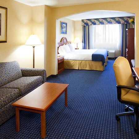 Holiday Inn Express Syracuse Airport By Ihg North Syracuse Bagian luar foto