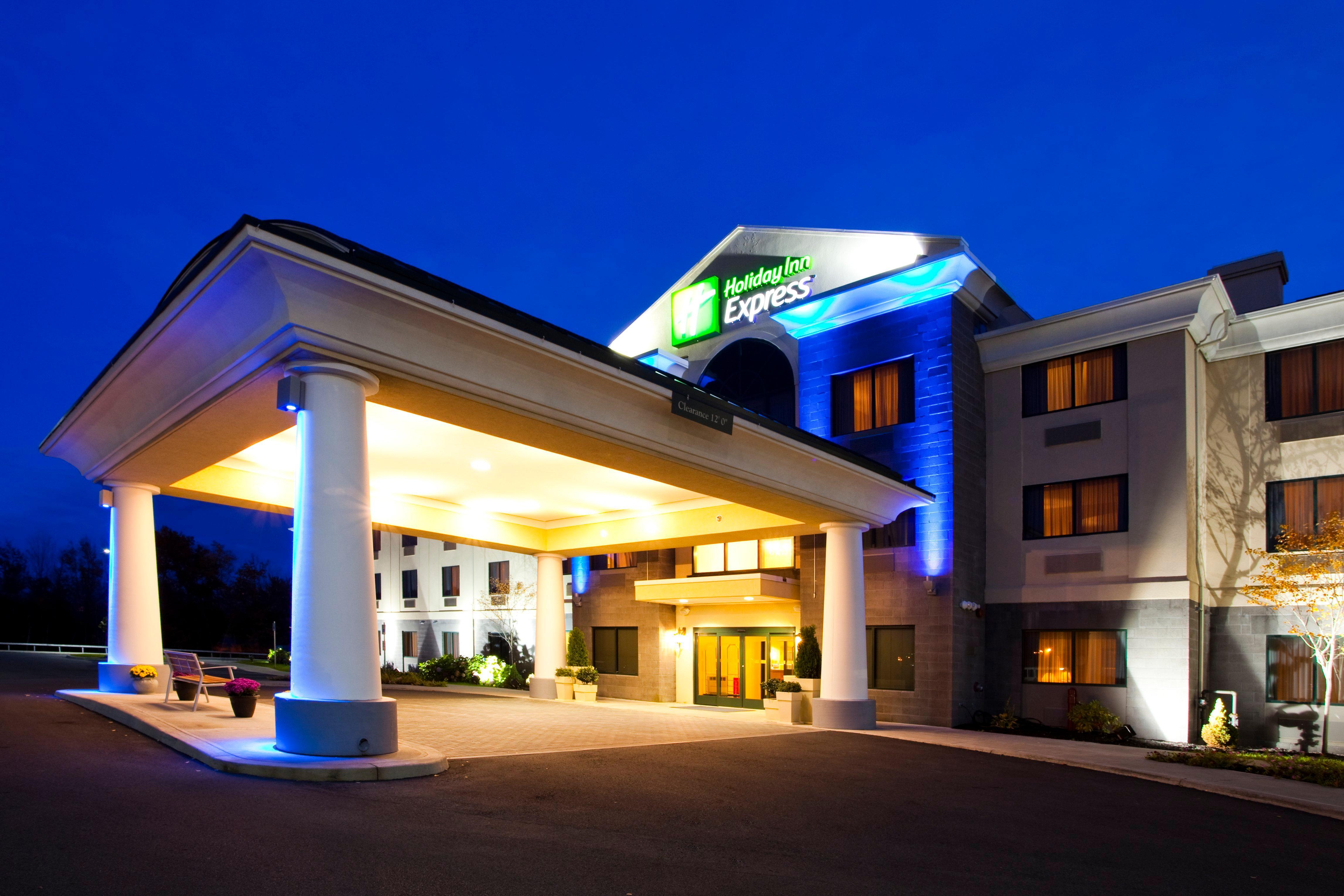 Holiday Inn Express Syracuse Airport By Ihg North Syracuse Bagian luar foto