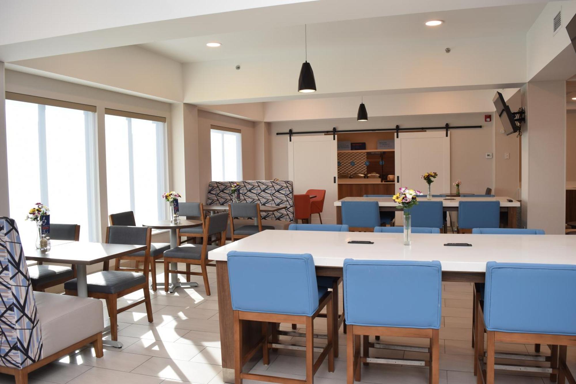 Holiday Inn Express Syracuse Airport By Ihg North Syracuse Bagian luar foto