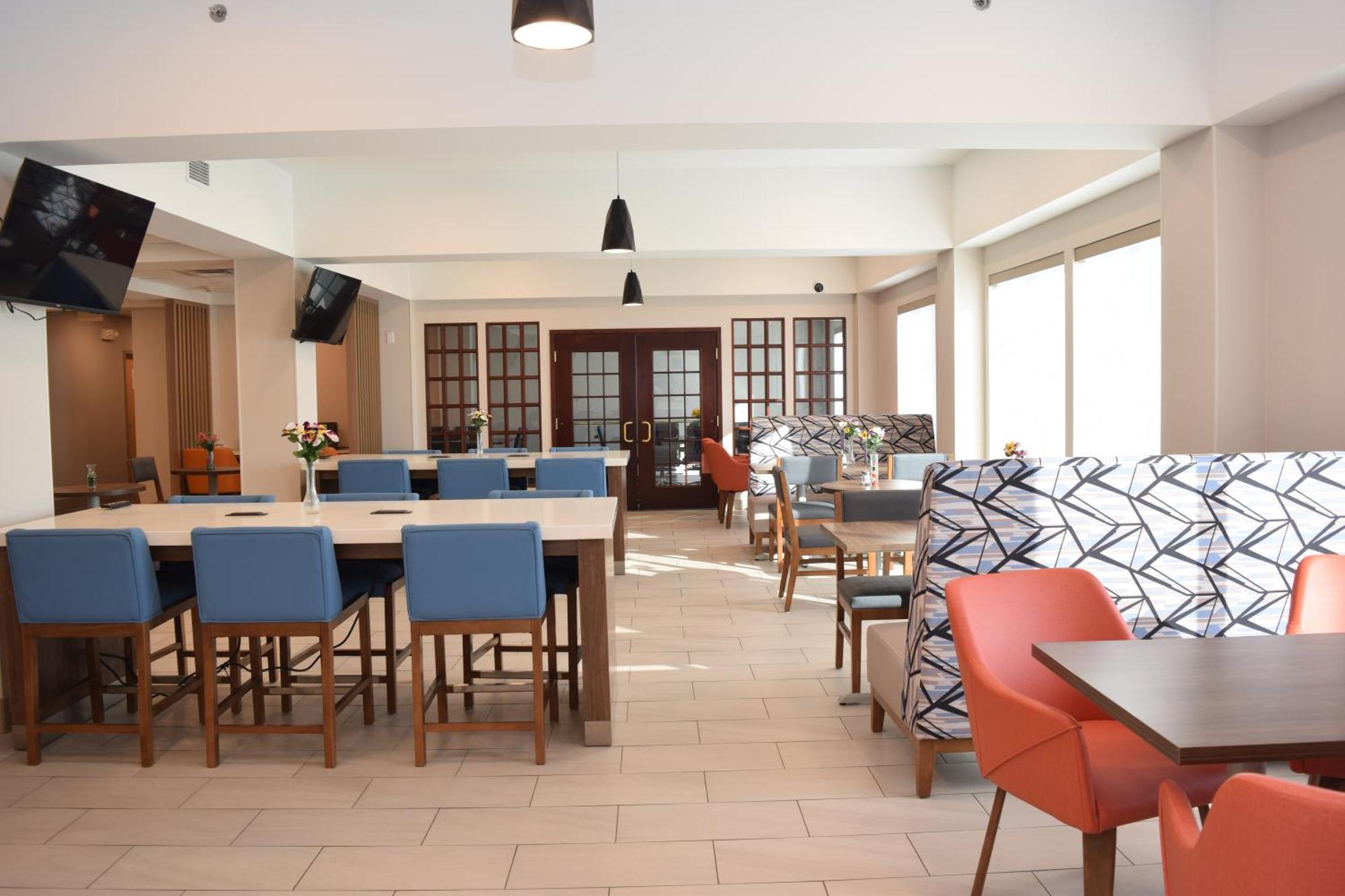 Holiday Inn Express Syracuse Airport By Ihg North Syracuse Bagian luar foto