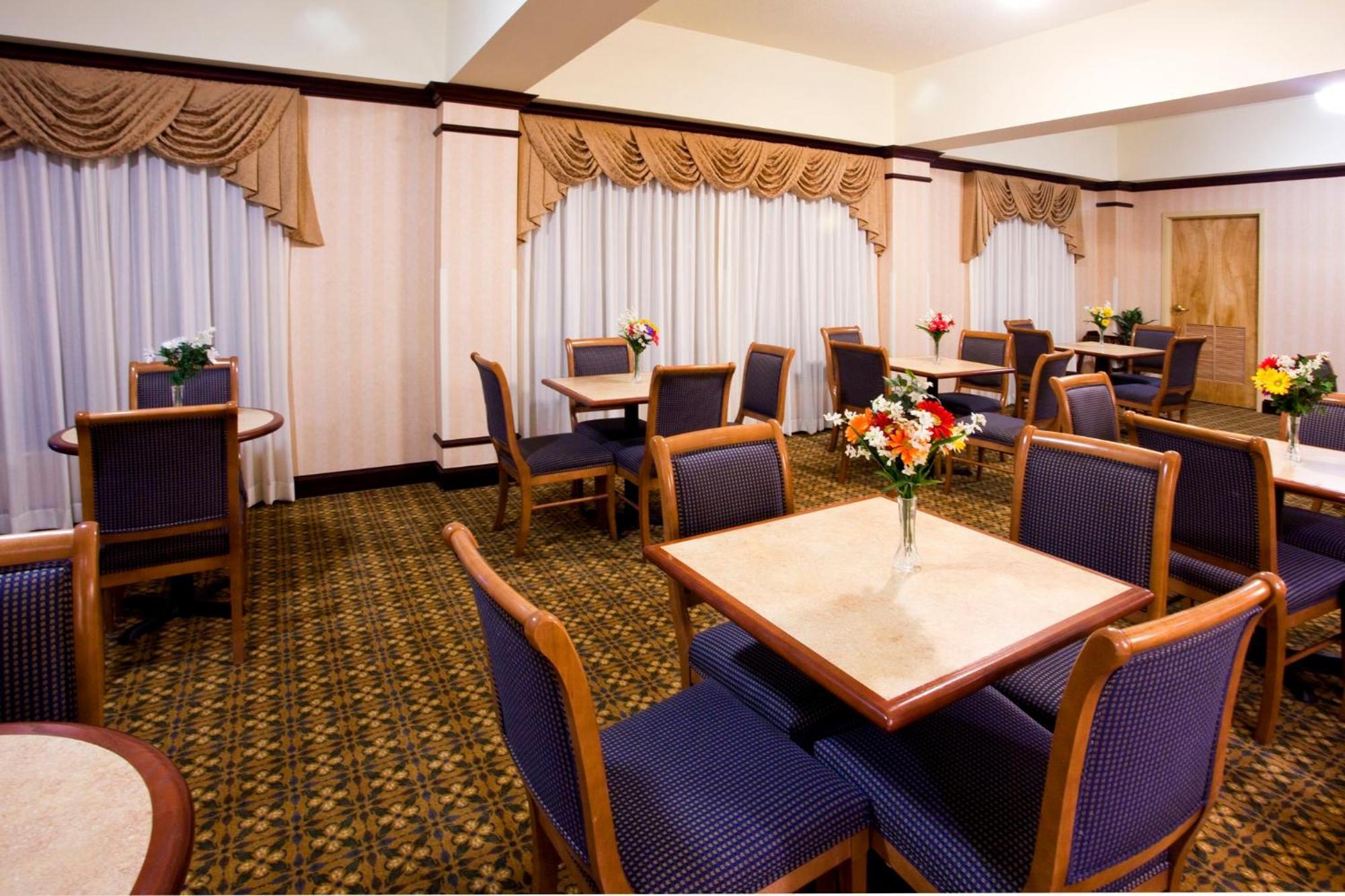 Holiday Inn Express Syracuse Airport By Ihg North Syracuse Bagian luar foto