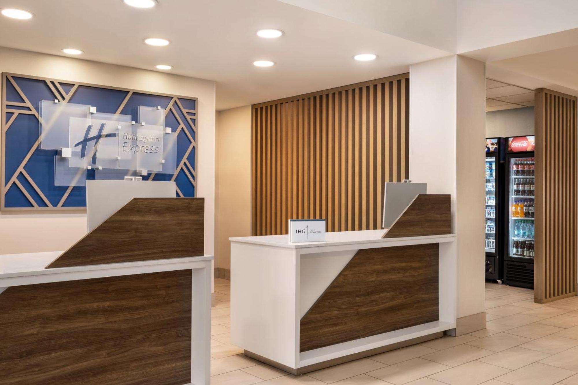 Holiday Inn Express Syracuse Airport By Ihg North Syracuse Bagian luar foto